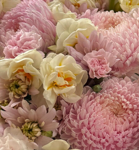 A picture of a bouquet with pink and white flowers